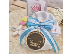 Bomboniera Nuoto Portachiavi personalizzato in plexiglas bianco e oro