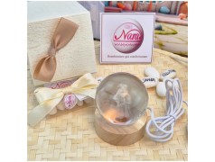 Bomboniera Lampada Sfera in Cristallo 3D con Bambina in preghiera e Base Led USB