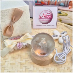 Bomboniera Lampada Sfera in Cristallo 3D con Bambina in preghiera e Base Led USB