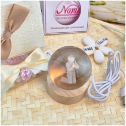 Bomboniera Lampada Sfera in Cristallo 3D con Bambino in preghiera e Base Led USB