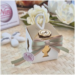 Bomboniera Comunione Scatolina "Lanterna d'Oro" Traforata a Calice con Iniziale in Legno