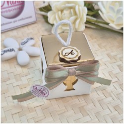 Bomboniera Comunione Scatolina "Lanterna d'Oro" Traforata a Calice con Iniziale in Legno