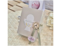 Bomboniera Comunione Scatolina a Libro Vangelo Nature con Stampa Calice e Iniziale in Legno