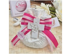 Bomboniera Comunione e Cresima Sacchetto Matelassé con Croce Floreale e Nastro Fucsia