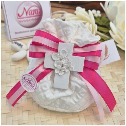 Bomboniera Comunione e Cresima Sacchetto Matelassé con Croce Floreale e Nastro Fucsia