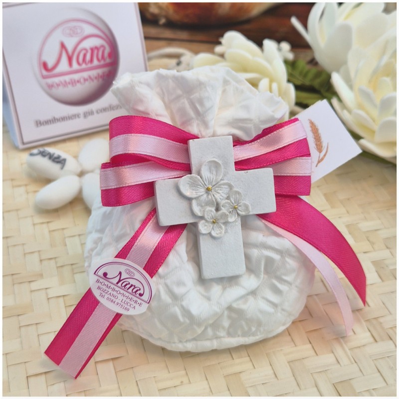 Bomboniera Comunione e Cresima Sacchetto Matelassé con Croce Floreale e Nastro Fucsia