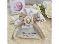 Bomboniera Matrimonio Sacchetto Raso con Stampa Nomi, Rosa Panna e Nastro Sabbia