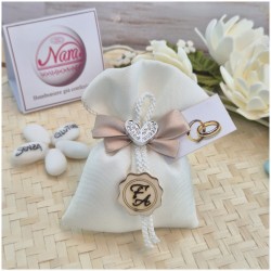 Bomboniera Matrimonio e Anniversario Sacchetto Piqué con Cuore Strass e Iniziali Legno