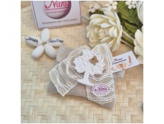 Bomboniera Comunione e Cresima Bustina Lino Shabby con Maxi Pizzo, Albero della Vita e Farfalla