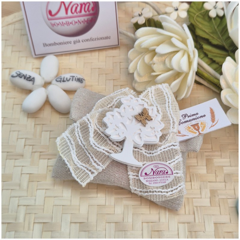 Bomboniera Comunione e Cresima Bustina Lino Shabby con Maxi Pizzo, Albero della Vita e Farfalla