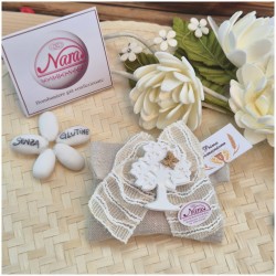 Bomboniera Comunione e Cresima Bustina Lino Shabby con Maxi Pizzo, Albero della Vita e Farfalla