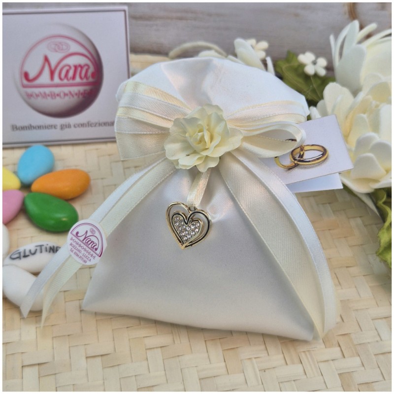 Bomboniera Matrimonio e Anniversario Sacchetto Raso con Fiore Panna e Ciondolo Cuori Strass