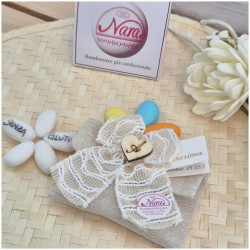 Bomboniera Cresima e Comunione Bustina Lino Boho-Chic con Maxi Pizzo e Cuore Iniziale