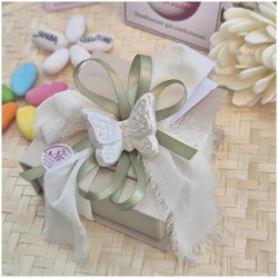 Bomboniera Matrimonio e Comunione Scatola Tortora con Farfalla Porcellana e Nastro Sfilato