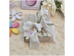 Bomboniera Matrimonio e Comunione Scatola Tortora con Farfalla Porcellana e Nastro Sfilato