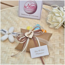 Bomboniera Matrimonio e Comunione Scatolina Cuscino Kraft Eco-Chic con Cuore Legno Nome