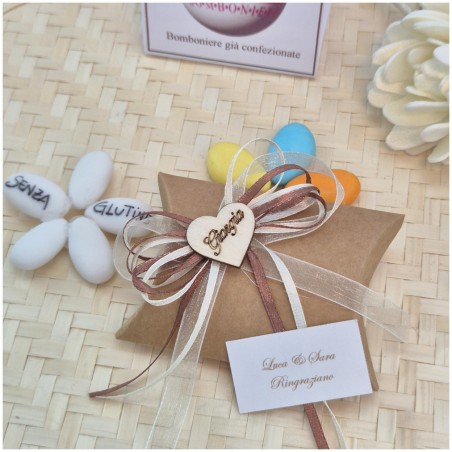 Bomboniera Matrimonio e Comunione Scatolina Cuscino Kraft "Eco-Chic" con Cuore Legno Nome