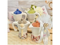 Bomboniera Matrimonio Utile Moka Caffettiera in Ceramica Colorata con Cuore Iniziali
