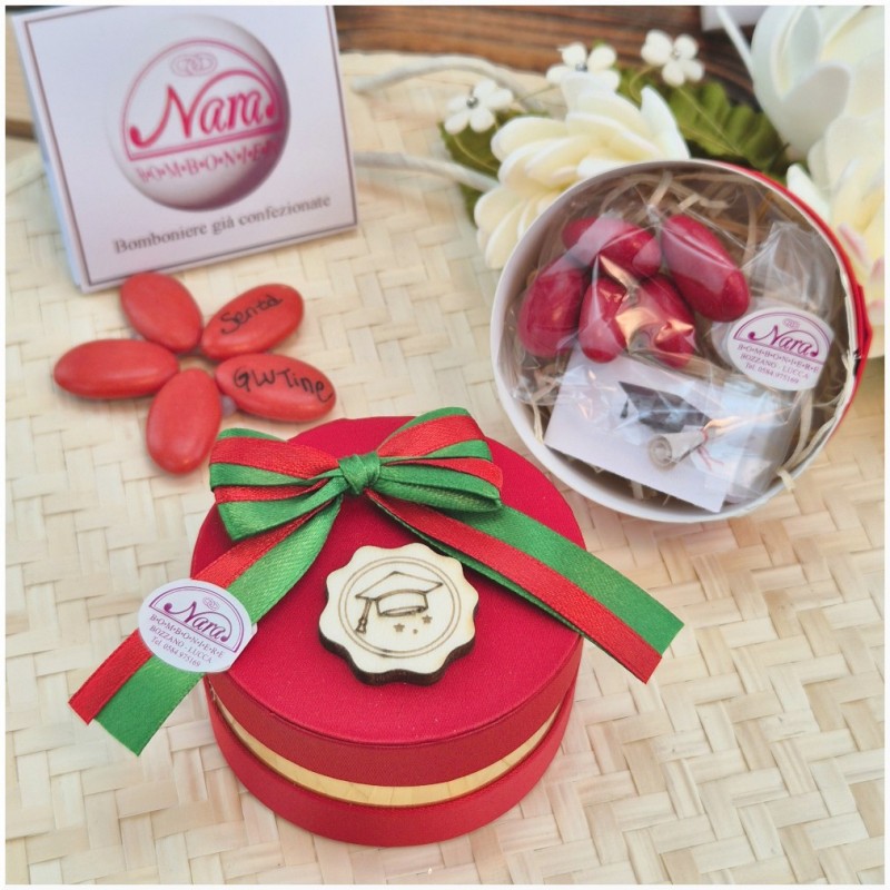 Bomboniera Laurea Scienze, Agraria e Matematica Cappelliera Rossa con Nastro Verde