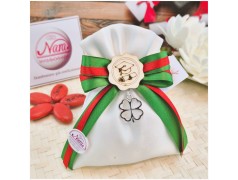 Bomboniera Laurea Scienze e Matematica Sacchetto Verde con Quadrifoglio Portafortuna e Tocco Legno