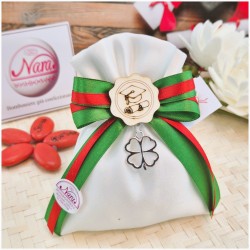 Bomboniera Laurea Scienze e Matematica Sacchetto Verde con Quadrifoglio Portafortuna e Tocco Legno