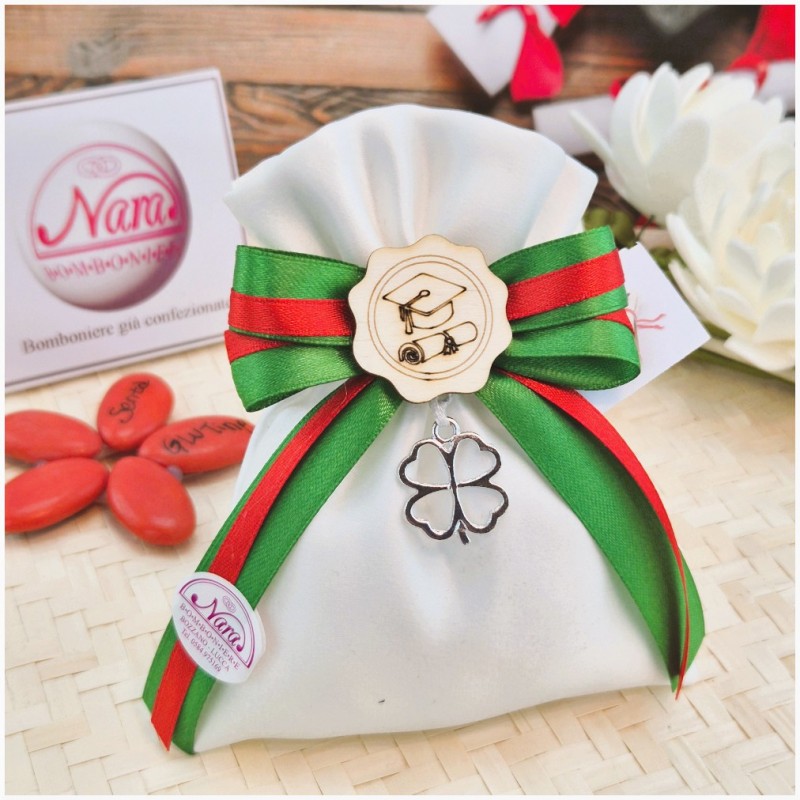 Bomboniera Laurea Scienze e Matematica Sacchetto Verde con Quadrifoglio Portafortuna e Tocco Legno