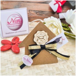 Bomboniera Laurea Segnaposto Scatolina Kraft con Nastro Architettura e Tocco Legno