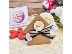 Bomboniera Laurea Segnaposto Scatolina Kraft con Nastro Architettura e Tocco Legno