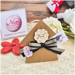 Bomboniera Laurea Segnaposto Scatolina Kraft con Nastro Architettura e Tocco Legno