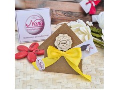 Bomboniera Laurea Segnaposto Scatolina Kraft con Nastro Economia e Tocco Legno