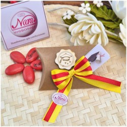 Segnaposto Laurea Scatolina Kraft con Nastro Economia e Tocco Legno