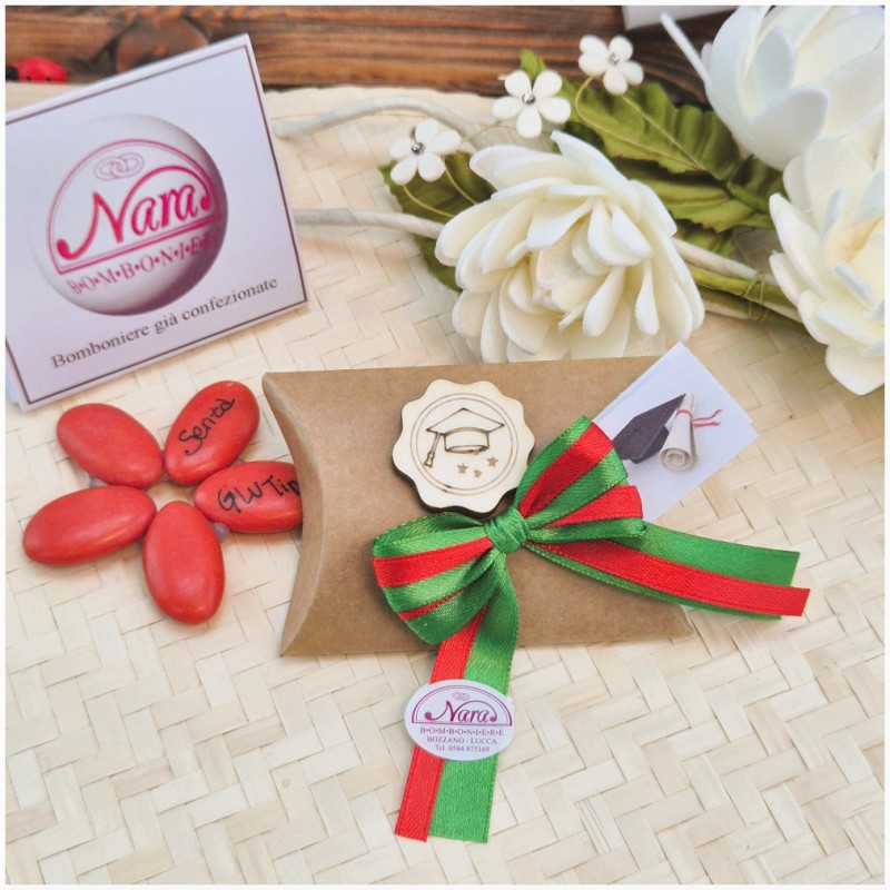 Segnaposto Laurea Scatolina Kraft con Nastro Agraria e Biologia e Tocco Legno