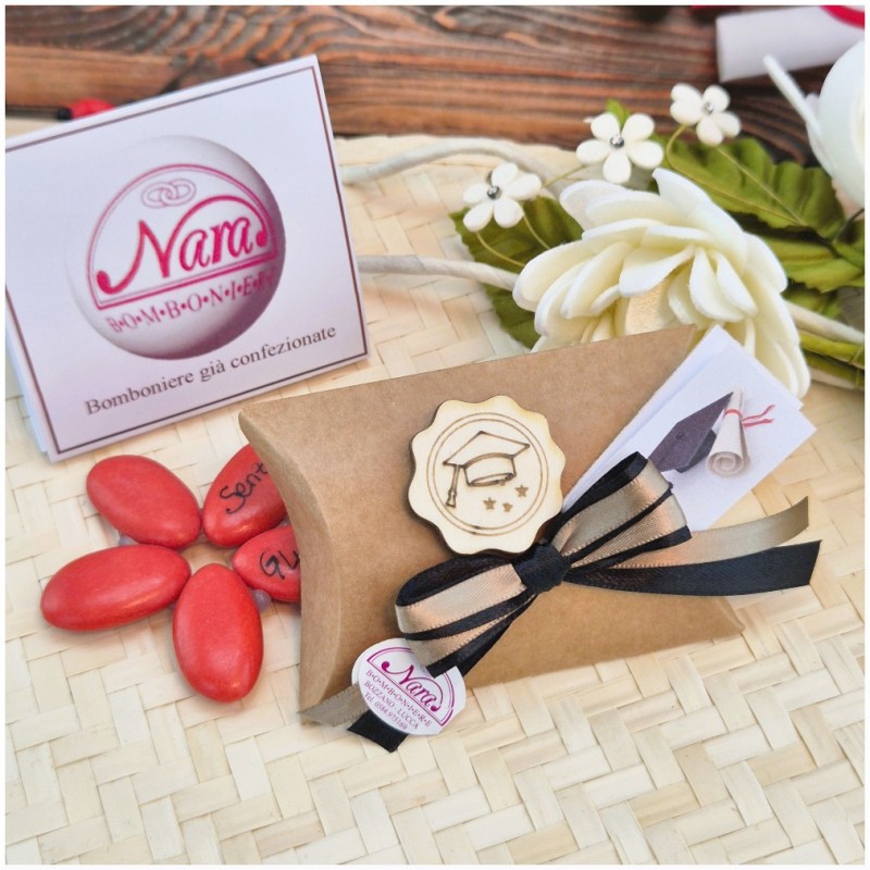 Segnaposto Laurea Scatolina Kraft con Nastro Ingegneria e Tocco Legno