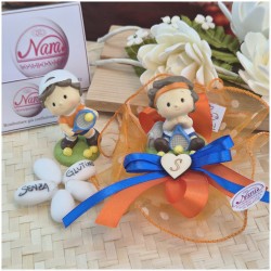 Giocatore Tennis Bomboniera Comunione Piccolo Tennista su Maxi Nuvola Arancione e Blu