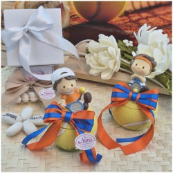 Bomboniere Comunione Tennis Scatola a forma di Pallina con Statuina e Nastro Arancio