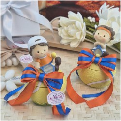 Bomboniere Comunione Tennis Scatola a forma di Pallina con Statuina e Nastro Arancio