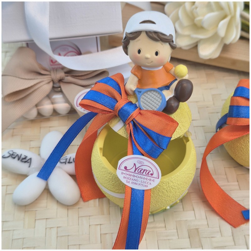 Bomboniere Comunione Tennis Scatola a forma di Pallina con Statuina e Nastro Arancio