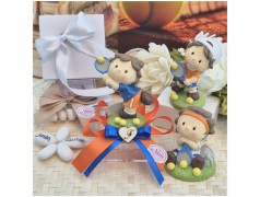 Bomboniera Comunione Bimbo Statuina Piccolo Tennista su Scatolina Cube e Nastro Arancio