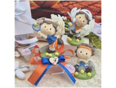 Bomboniera Comunione Bimbo Statuina Piccolo Tennista su Scatolina Cube e Nastro Arancio