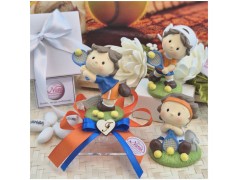 Bomboniera Comunione Bimbo Statuina Piccolo Tennista su Scatolina Cube e Nastro Arancio