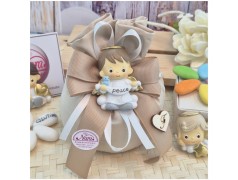 Bomboniera Battesimo e Comunione Sacchetto Tortora con Angioletto Calamita e Iniziale