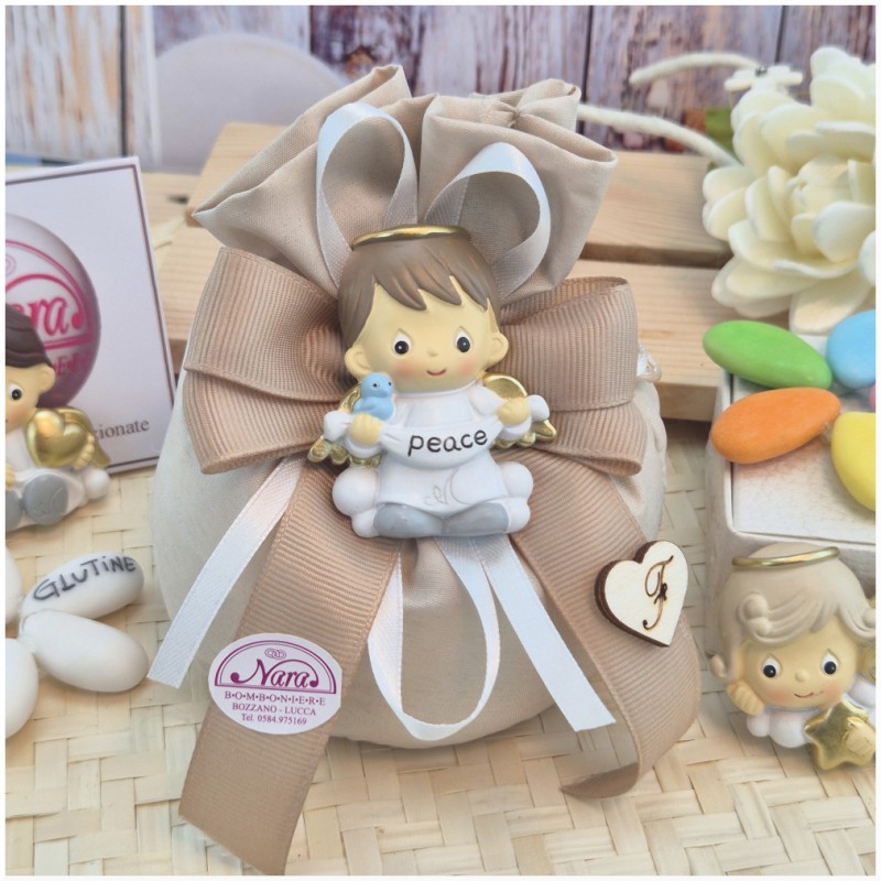 Bomboniera Battesimo e Comunione Sacchetto Tortora con Angioletto Calamita e Iniziale