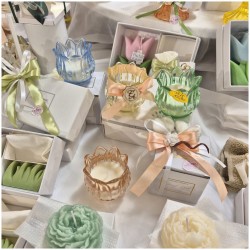 Bomboniera Matrimonio e Comunione Candela in Vetro Fiore di Luce Colorato con Scatola Regalo