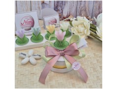 Bomboniera Comunione e 18 Anni Candela Tulipano in Fiore su Cappelliera con Iniziale