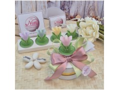 Bomboniera Comunione e 18 Anni Candela Tulipano in Fiore su Cappelliera con Iniziale