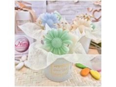 Bomboniera Utile Candela "Flower Box" in Bicchiere Vetro con Bouquet di Fiori in Cera Assortiti