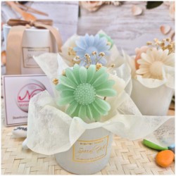 Bomboniera Utile Candela "Flower Box" in Bicchiere Vetro con Bouquet di Fiori in Cera Assortiti