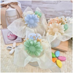 Bomboniera Utile Candela "Flower Box" in Bicchiere Vetro con Bouquet di Fiori in Cera Assortiti
