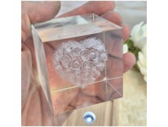 Bomboniera Matrimonio Lampada Led "Cubo d'Amore" - Cristallo 3D con Cuore di Rose e Iniziali