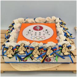 Torta Bomboniera Comunione e Cresima Judo & Karate con Kimono in Legno Personalizzato e Nastri Olimpici